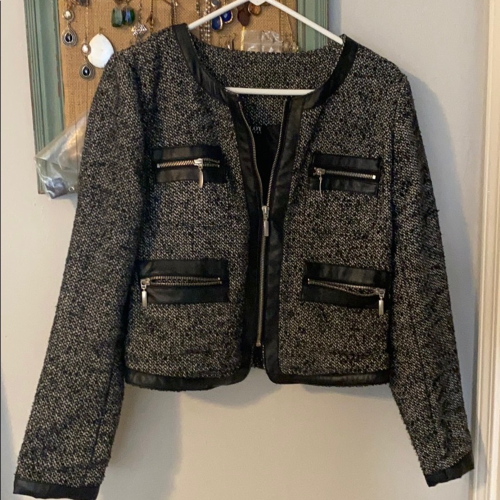 Tweed jacket with zippers